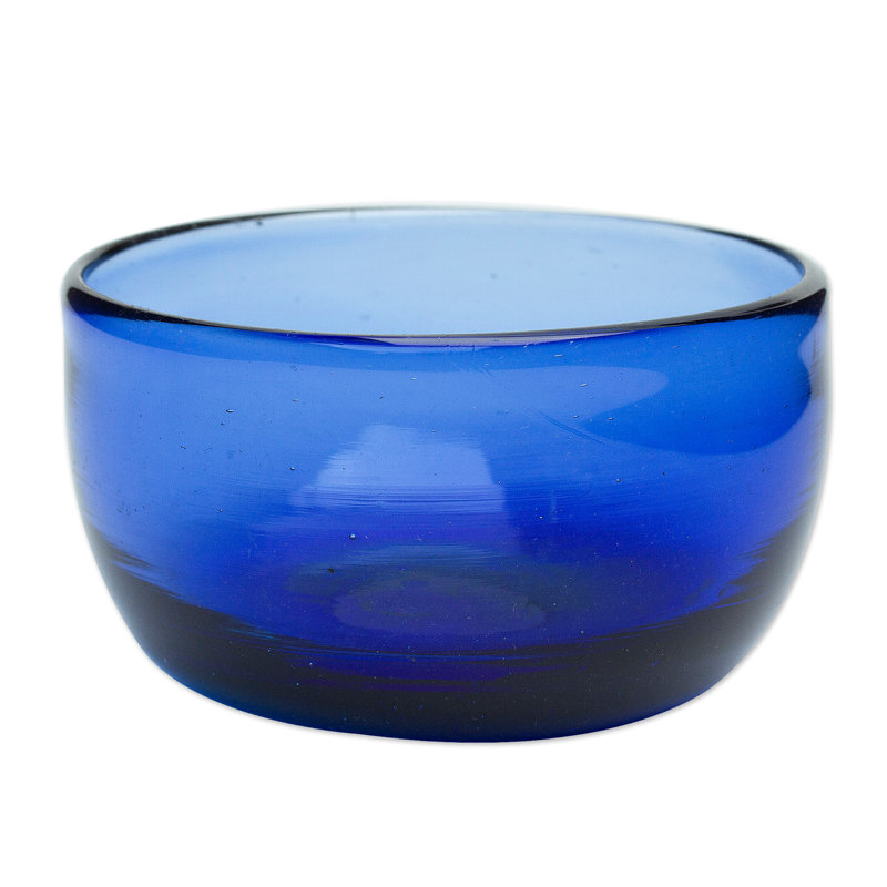 Bol en verre recyclé bleu vif fait à la main Highland Dunes