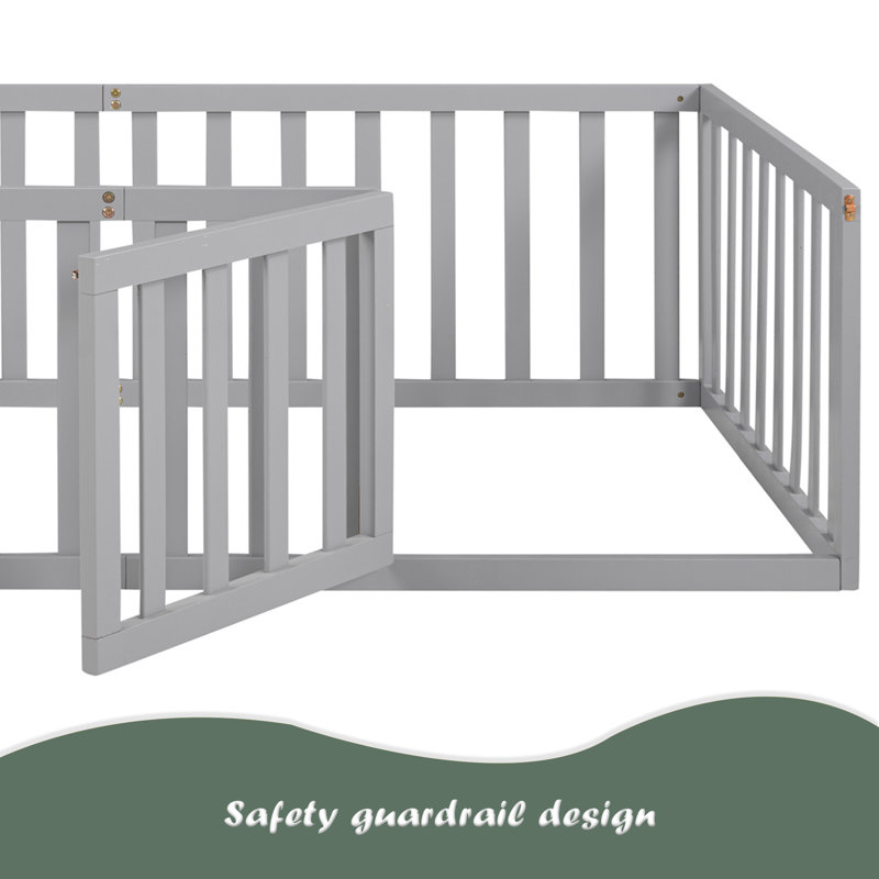 Structure de lit simple en bois avec clôture et porte, Gris