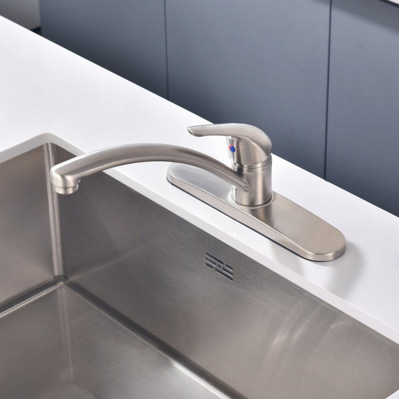 Robinet de cuisine à poignée simple 1 ou 3 trous avec bec pivotant Kree Classic Collection , Nickel brossé
