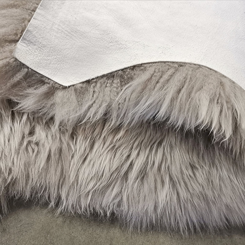 Tapis gris en peau de mouton Kowal, Nouveauté 3 pi 6 po x 5 pi 6 po