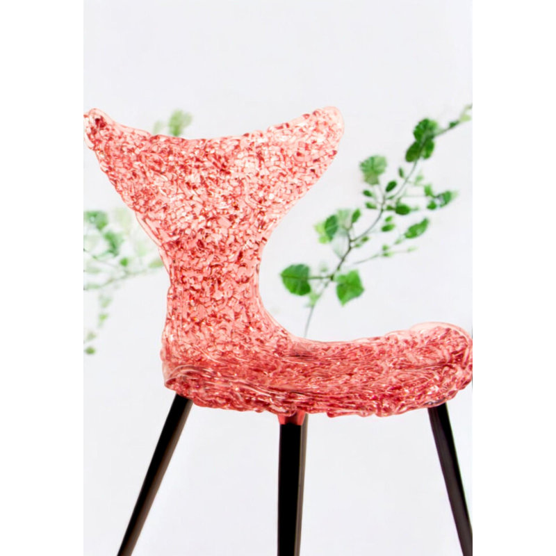 Innovative Chair – Fluid Design With Lighting Reflections And Bold Color Options