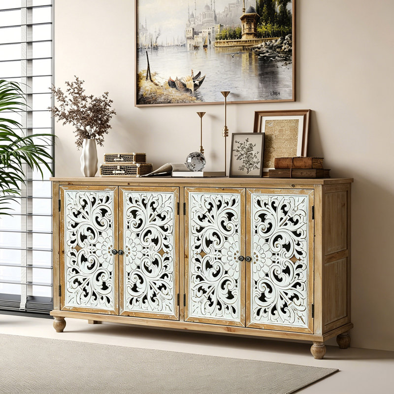 Buffet 60 po en bois sculpté Farmhouse, 4 portes avec portes à découpes florales et pieds tournés