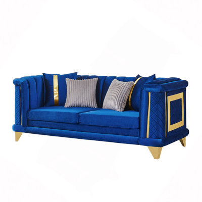 Canapé de luxe 3 places en velours de 226 cm (89 pouces) avec finitions en acier inoxydable et texture brodée, style victorien moderne du milieu du siècle, avec 2 coussins en fourrure et 2 coussins à rayures.