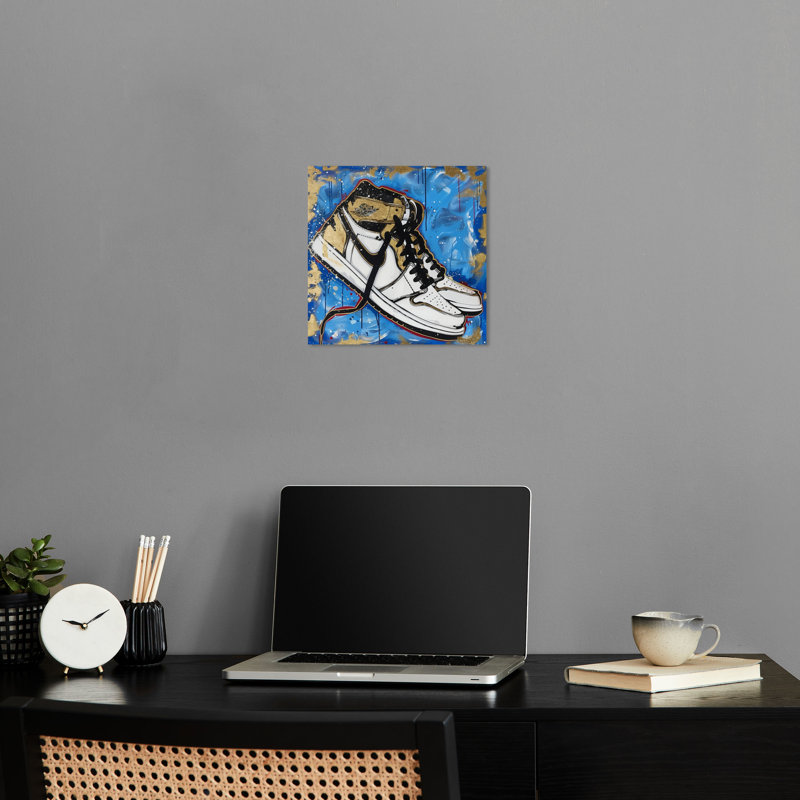 Art mural Golden Sky Sneakers II, art moderne par Notoriart, Toile tendue, H 12 po x l 12 po