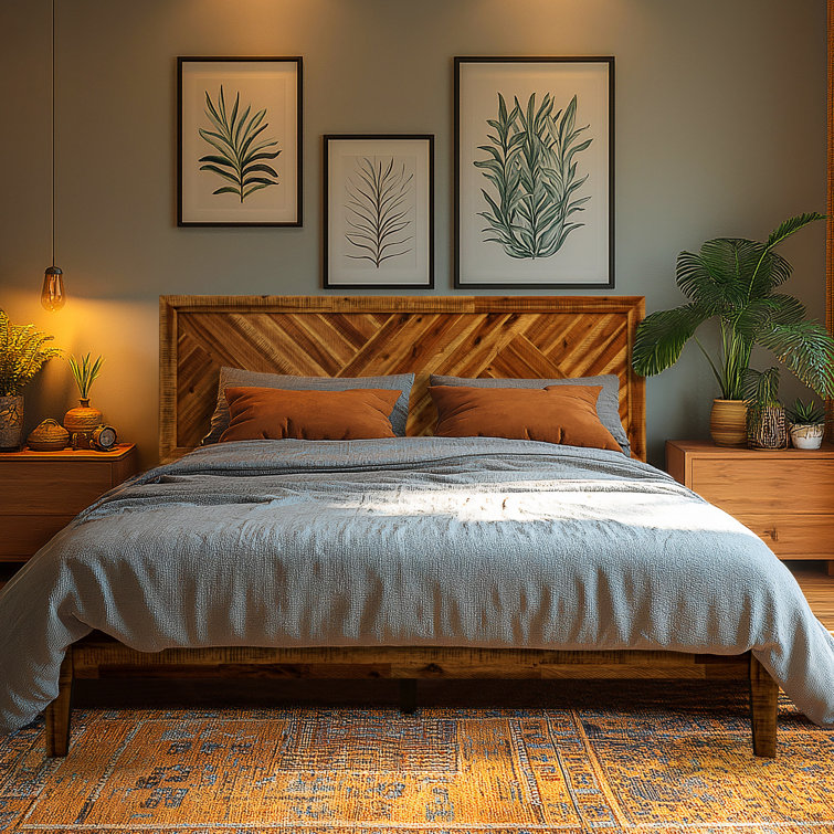 Gonsoulin Solid Wood Bed Frame with Adjustable Headboard/Handcrafted Pattern Platform Bed