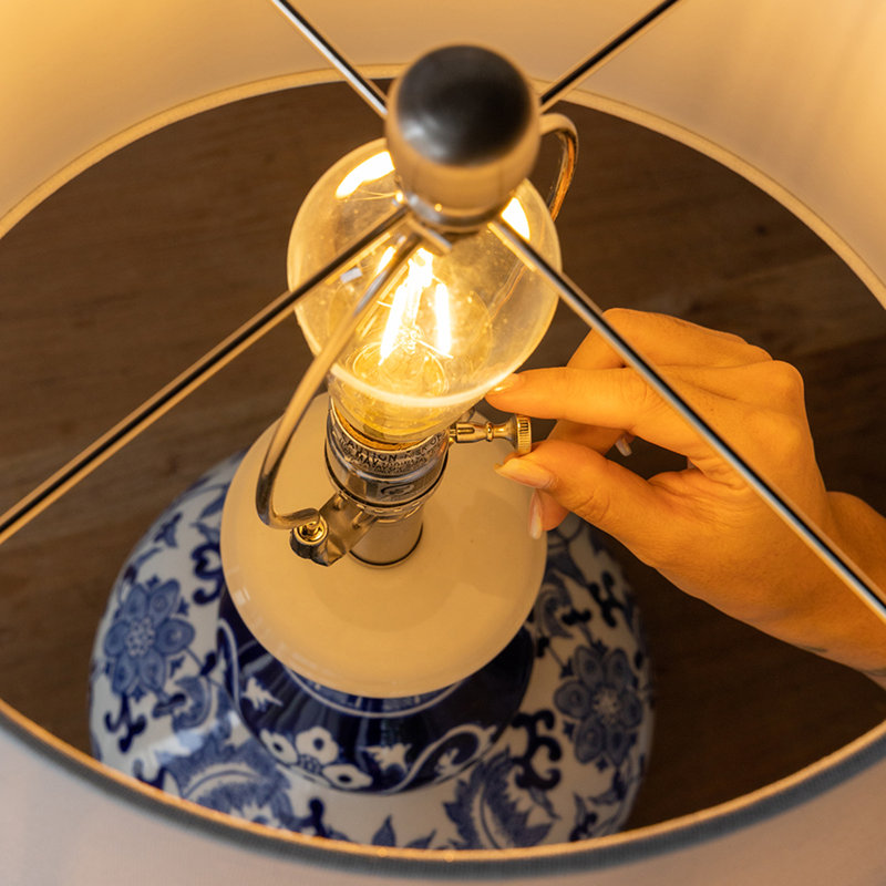 Lampe vase en céramique bleue et blanche