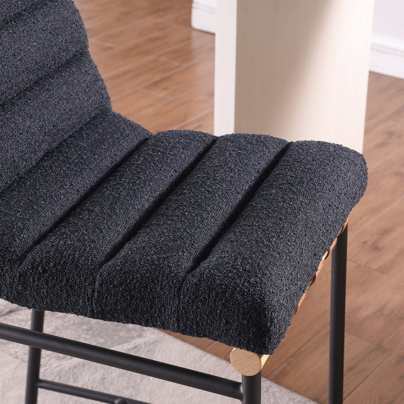 Chaise contemporaine à hauteur de comptoir avec siège bouclé noir et pieds en fer à la mode