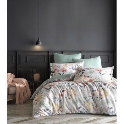 Quiltisse Bedspread with Pillowcases Included