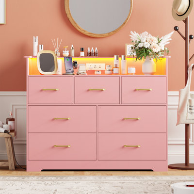 Commode 7 tiroirs pour chambre à coucher - Commode haute 37 po avec éclairage à DEL et station de charge, armoire de rangement moderne avec tablette ouverte pour le salon, le vestibule, le couloir, rose