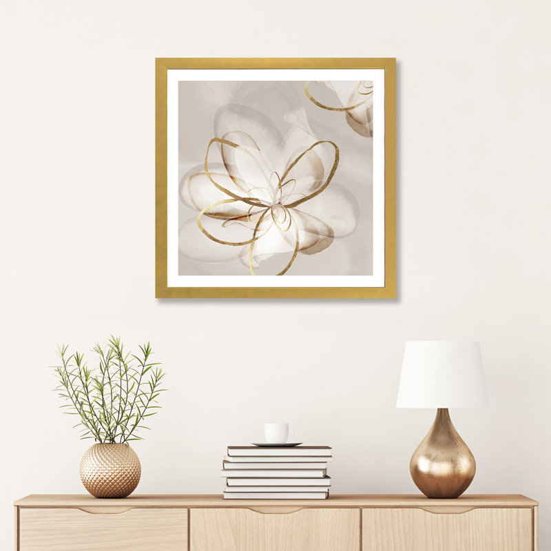 «Transparent Beauty II», reproduction, H 24 po x l 24 po, Papier dans un cadre photo, Doré