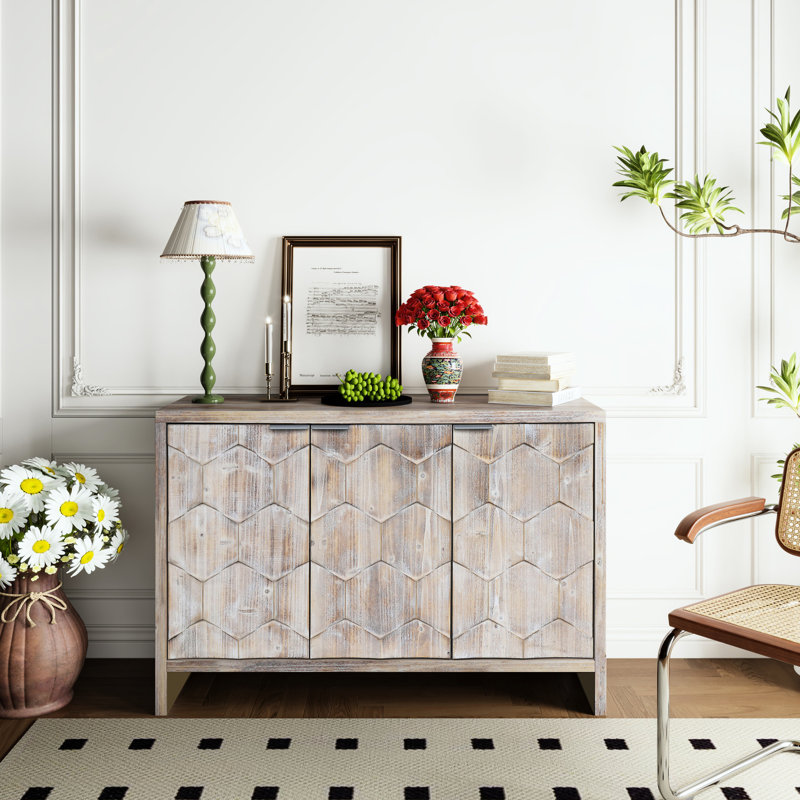 Buffet 3 portes en bois avec buffet d'appoint pour la cuisine. Bois naturel, tablettes réglables, rangement de style tentant. Captivant