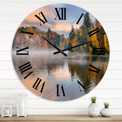 Feuillage d'automne au bord du lac - Horloge murale traditionnelle