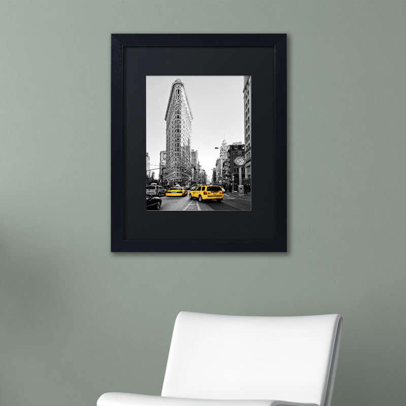 Reproduction de photo sur toile encadrée "flatiron building" par philippe hugonnard,, H 20 po x l 16 po x P 0,5 po, Noir mat