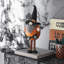 Décoration d'Halloween gnome orange debout de 16 po en tissu - Conçu par Bruce avec gnome noir et bannière B-o-o