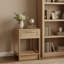 Table d'appoint en bois rustique, table de chevet Boho avec tiroir en rotin et tablette ouverte, finition chêne