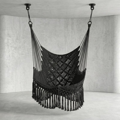 This Large, Dark Gray Woven Hammock Chair Features Double Cushions, Side Storage Pockets, And Strong Load-Bearing Capacity, Making It An Exceptionally Comfortable And Relaxing Place To Relax At Home.