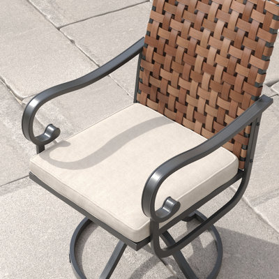 Chaise de patio pivotante en osier