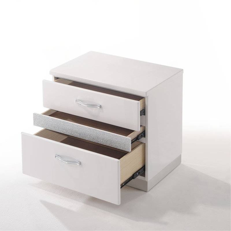 Table de chevet avec finition blanche brillante et 3 tiroirs