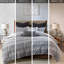 La taie décorative en coton gris / noir ajoute un flair décoratif pour rehausser la qualité de la literie-124315036