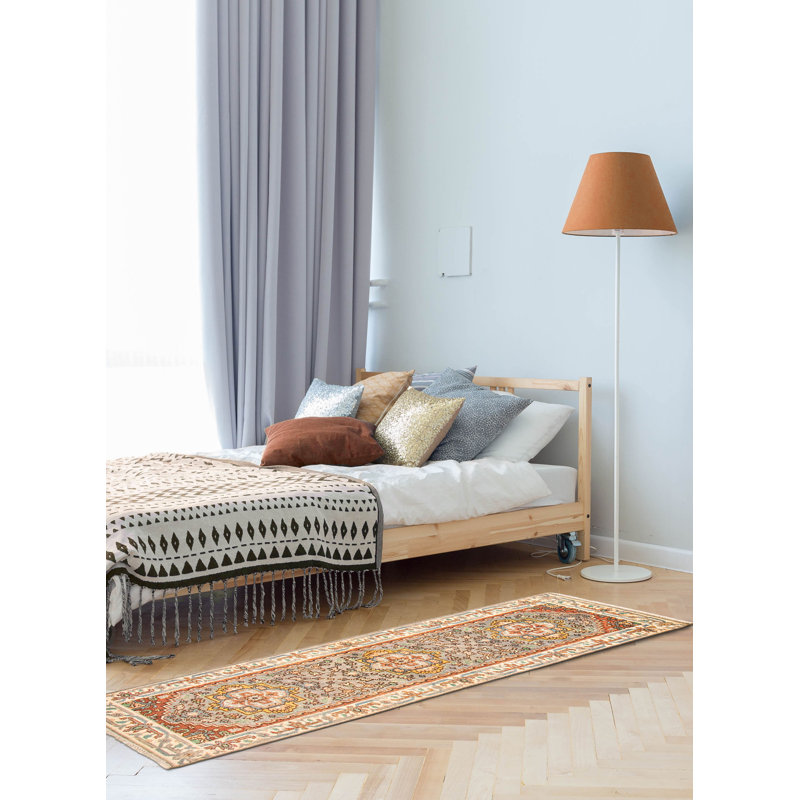Tapis gris Serapi Heritage 2 pi 4 po x 8 pi 2 po