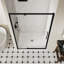 Porte de douche pivotante en verre de 44 à 48 po x H 74 po, porte de douche à cadre pivotant avec verre trempé de 5/16 po (8 mm), portes de douche à finition noir mat, panneau de verre coulissant réglable en largeur-125408002