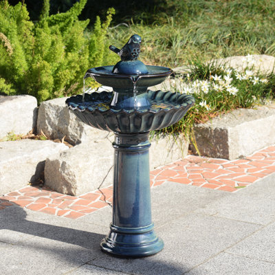 Bain d'oiseaux fontaine