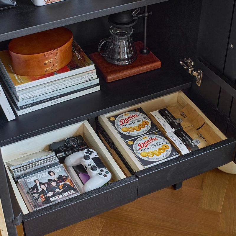 Armoire de rangement à pieds hauts de style français