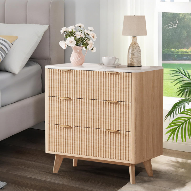Table de chevet cannelée de 32 po de largeur, table de chevet moderne à 3 tiroirs avec poignée dorée et grand tiroir, table de chevet en bois avec profil incurvé, table de bout pour chambre à coucher, salon, couloir