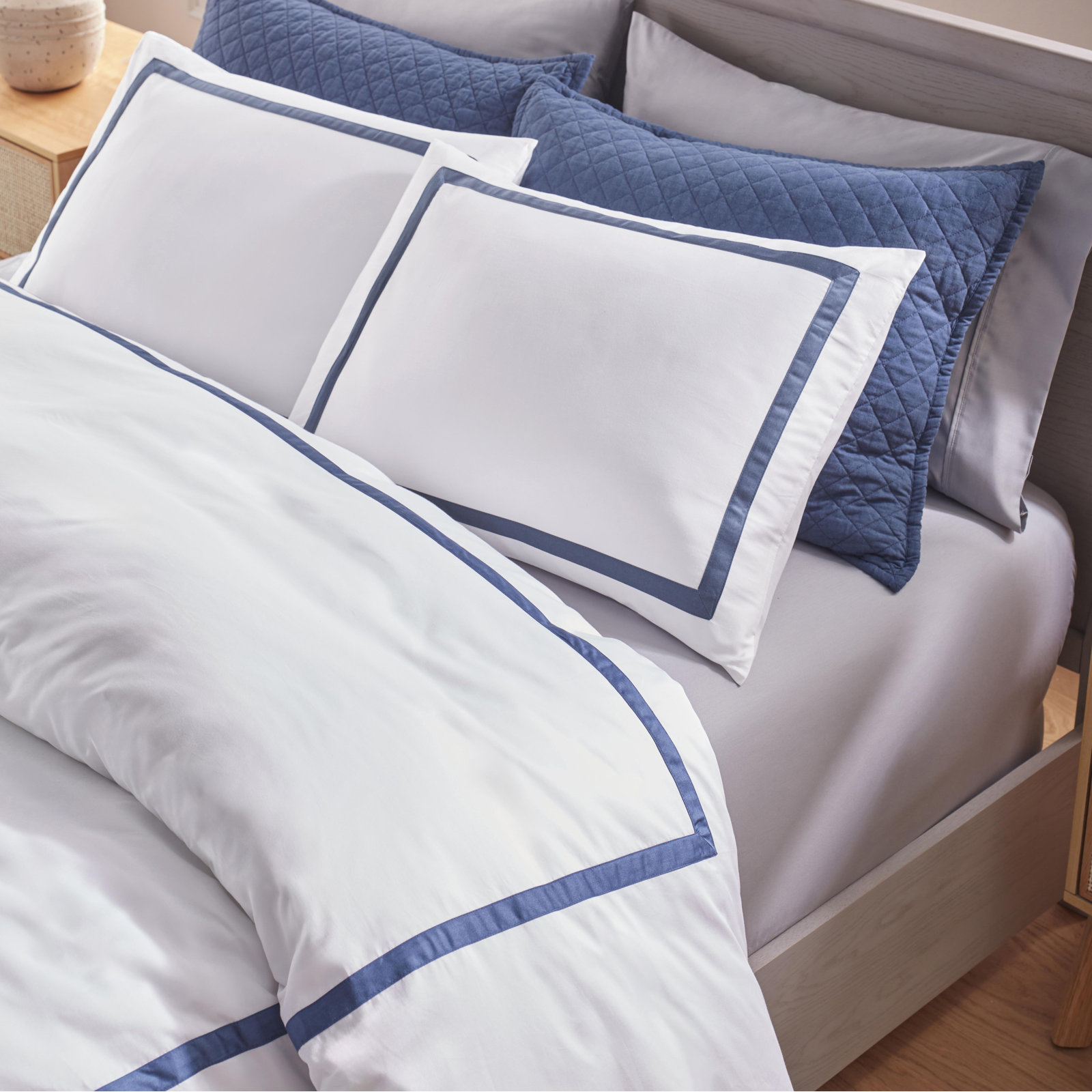 Danfield Cotton Sateen Hotel Stripe Duvet Cover Set, Full / Queen Duvet Cover + 2 Pillow Shams, Midnight Navy Stripe