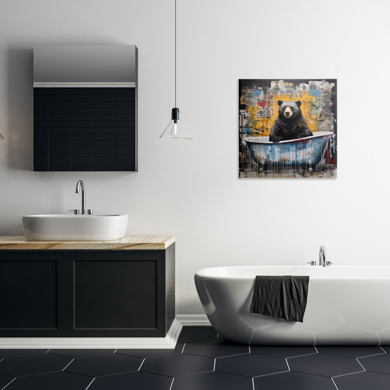 «Graffiti Bathing Bear» par Lazar Studio, H 24 po x l 24 po