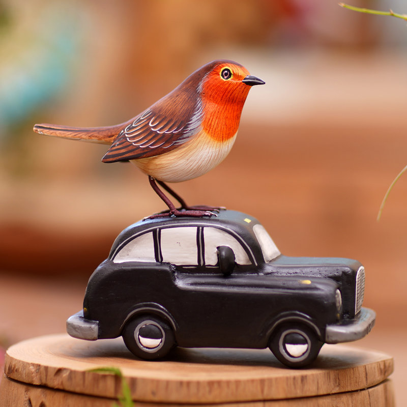 Figurines & Sculptures