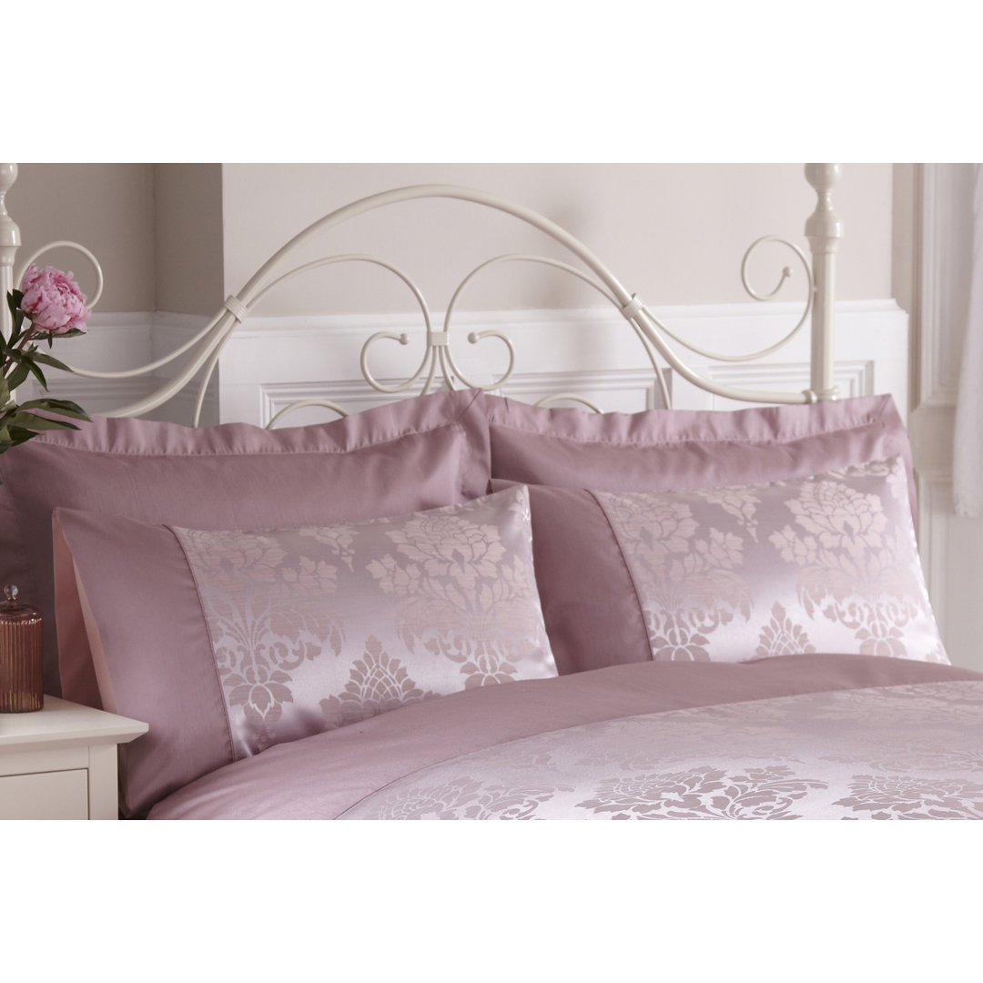 Minden Housewife Pillowcase