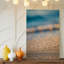 La toile crée une scène sereine et édifiante mettant en vedette un art mural doux sur fond de mise au point avec un effet bokeh-2089414865