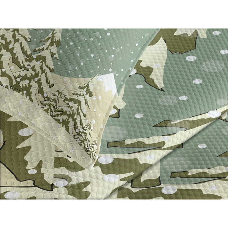 Winter Wonderland Queen Quilted Bedspread Set in White and Green