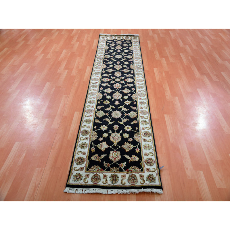 Tapis de couloir noir en laine nouvel âge 2 pi 6 po x 10 pi Caison