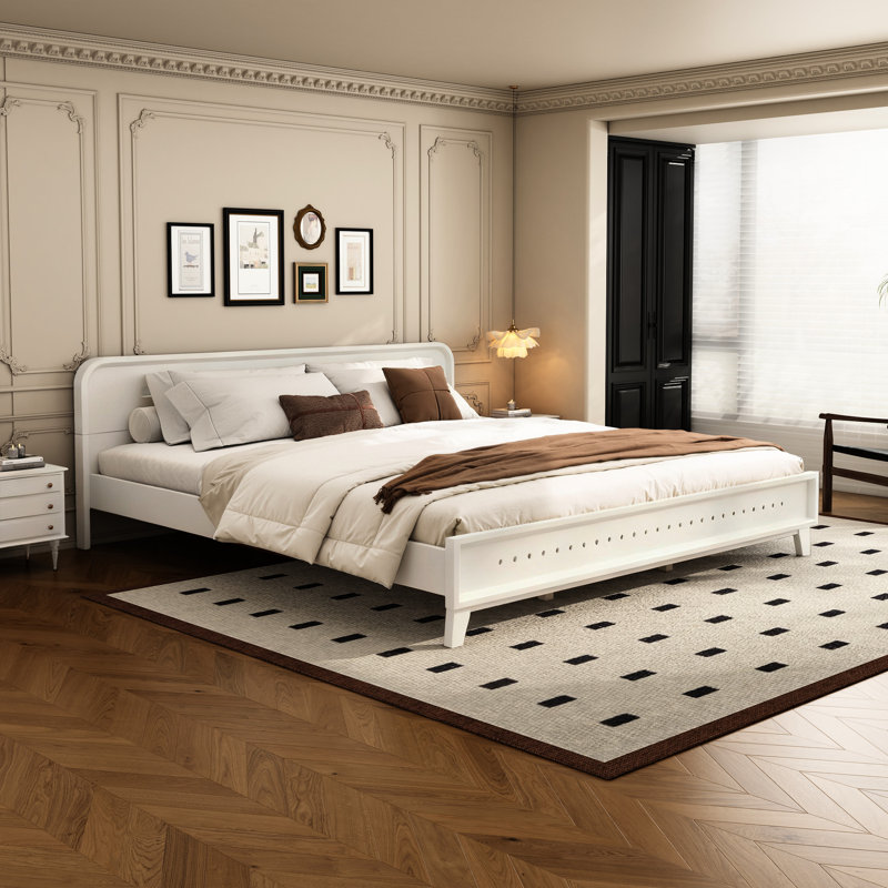 Lit en très grand lit en bois de pin massif, finition blanche, sans sommier, construction, tête de lit de 80,2 pouces, hauteur de la tête de lit de 29,5 pouces, zone de couchage confortable, rayure, L 82,7 po, l 77,6 po, dessous de 6,3 po