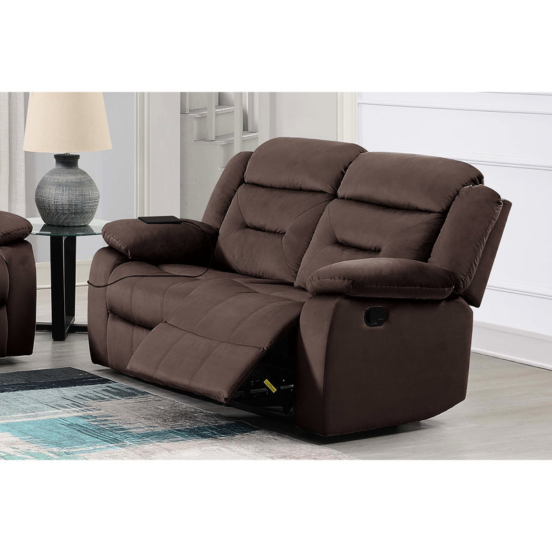 Salon 2 pièces en velours chocolat : fauteuil inclinable avec accoudoirs rembourrés et capitonnage vertical en velours.