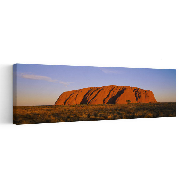 Formations rocheuses sur un paysage, Ayers Rock, parc national Uluri-Kata Tjuta, Northern Territory, Australie