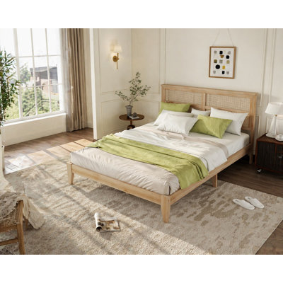 Grand lit plateforme en bois massif avec tête de lit en rotin, aucun sommier requis, pieds de soutien améliorés, espace de rangement sous le lit, fabrication durable