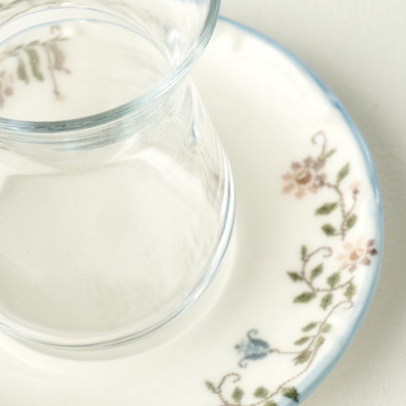 Ensemble de verres à thé vintage avec soucoupes (6 pièces)