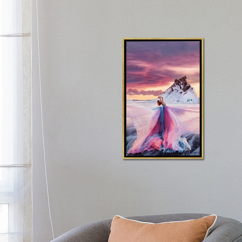 Reproduction d’art, "Lady Sunset" par Hobopeeba, H 26 po x l 18 po x 1,5 po, Toile encadrée d'or, Pas de tapis