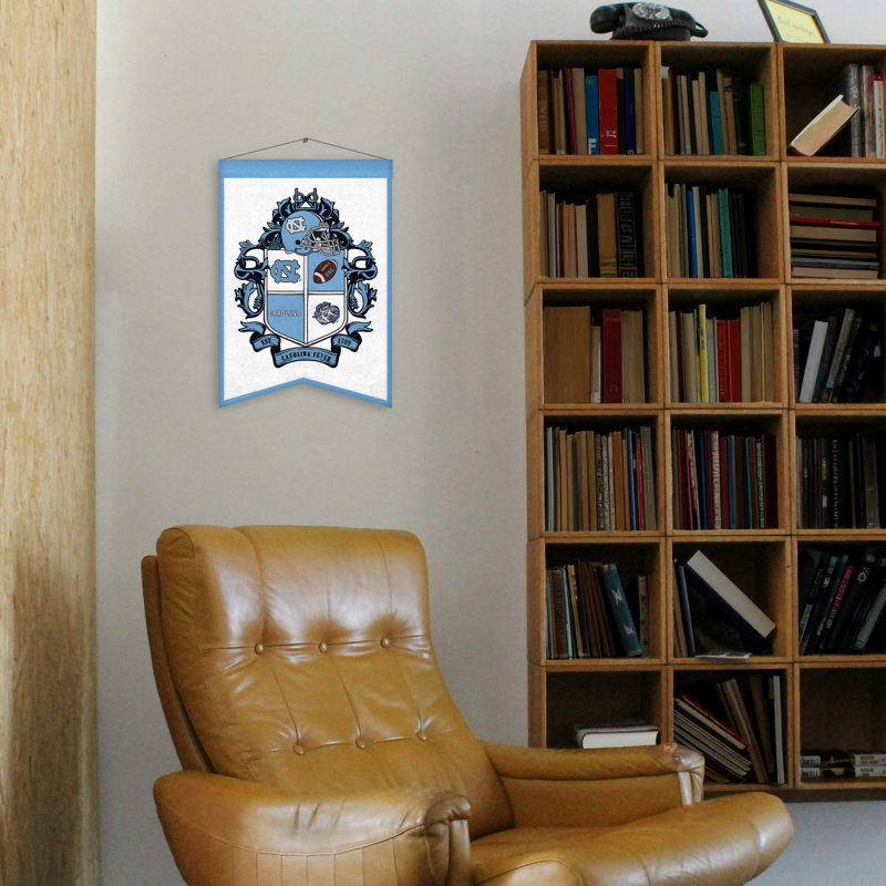 NCAA North Carolina Crest Banner, 15 x 22 po