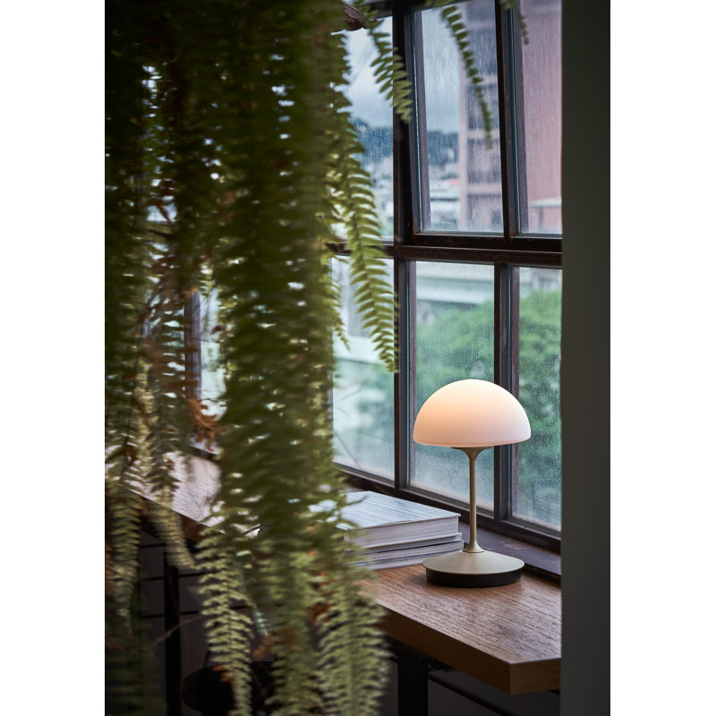 Pensee LED Table Lamp, Champagne Gold