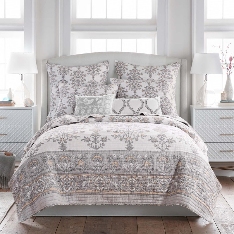 Filigree Twin Quilt Set