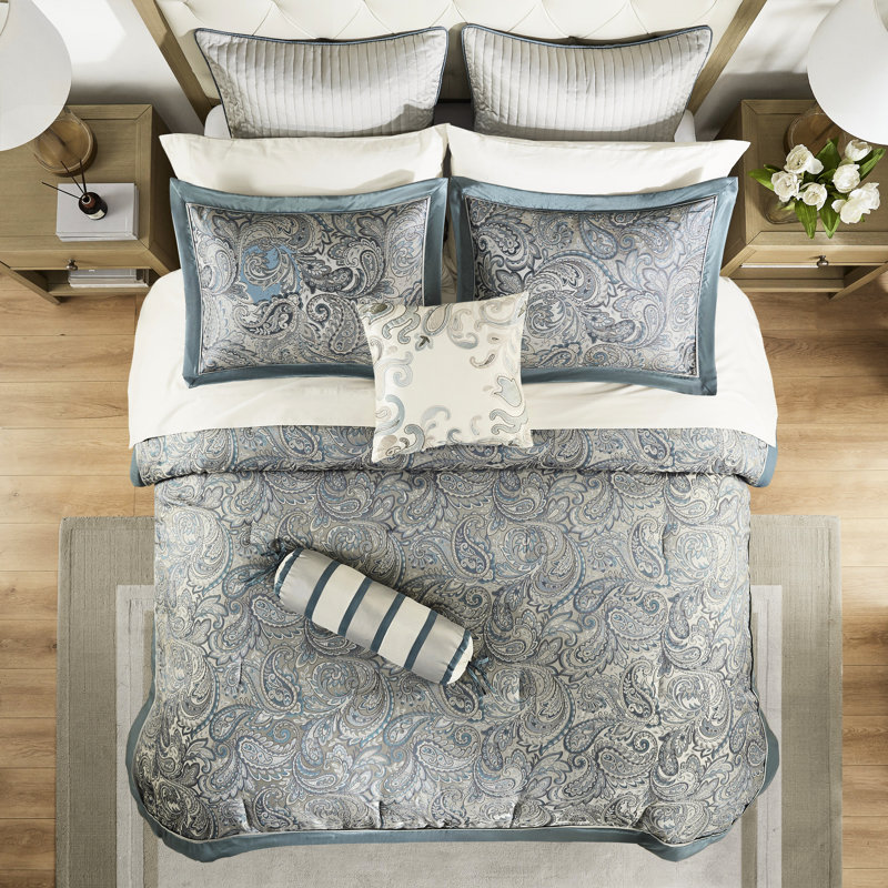 Couette King Size avec 12 pièces et draps en coton bleu sarcelle. Comprend une couette, 2 taies d'oreiller, des coussins décoratifs carrés, 1 cache-sommier, un drap-housse et des taies d'oreiller plates. Rembourrage 100 % microfibre. 200 fils/cm²