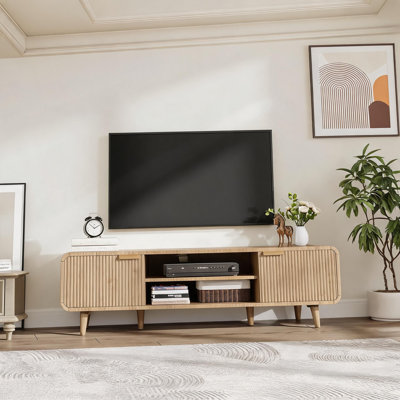Meuble télé Mid-Century avec portes cannelées pour téléviseurs de 65 po ou moins, chêne