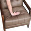 Chaise d'appoint moderne en cuir brun avec détails et fauteuil en bois haute mousse-670790002