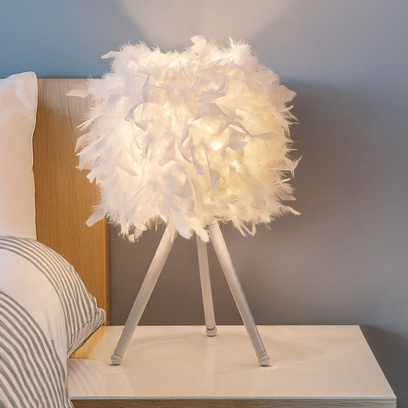 Aiumu Tripod Table Lamp, White