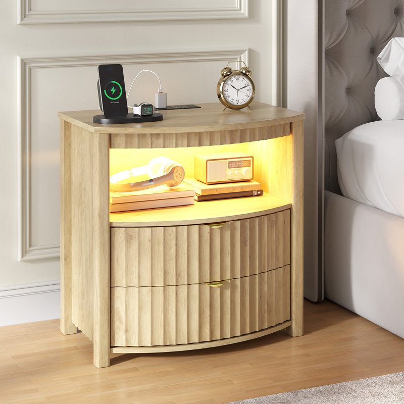 Table de chevet cannelée de 23,6 po de largeur avec lumière de gradation, capteur de mouvement, station de charge, Beige