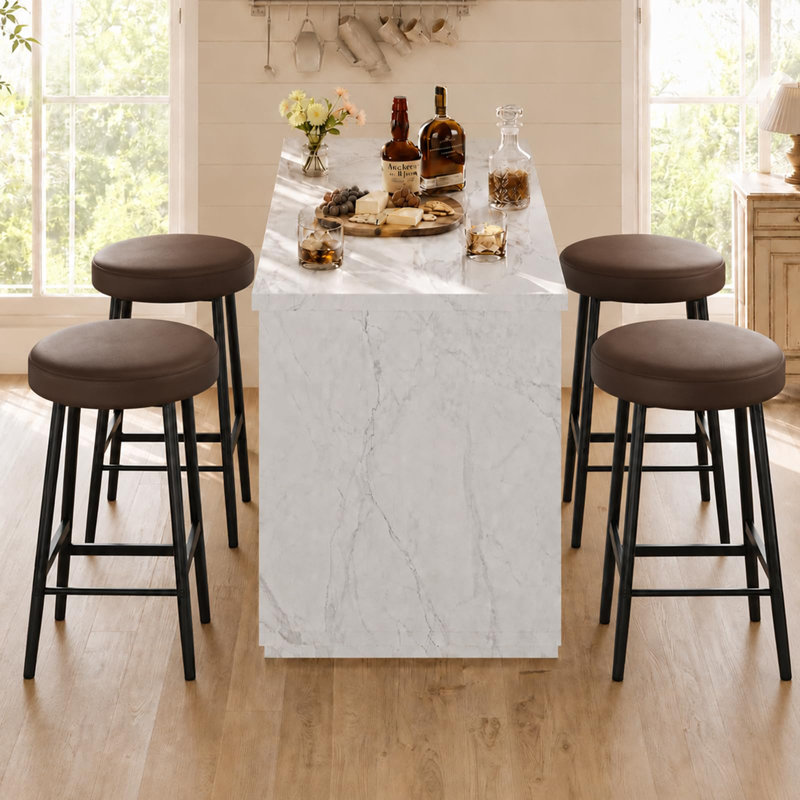 Paquet de 4 tabourets de bar ronds sans dossier de 26 po de hauteur, comptoir large en cuir de polyuréthane et structure en métal, chaises de bar modernes avec repose-pieds pour îlot de cuisine et pub, brun rustique